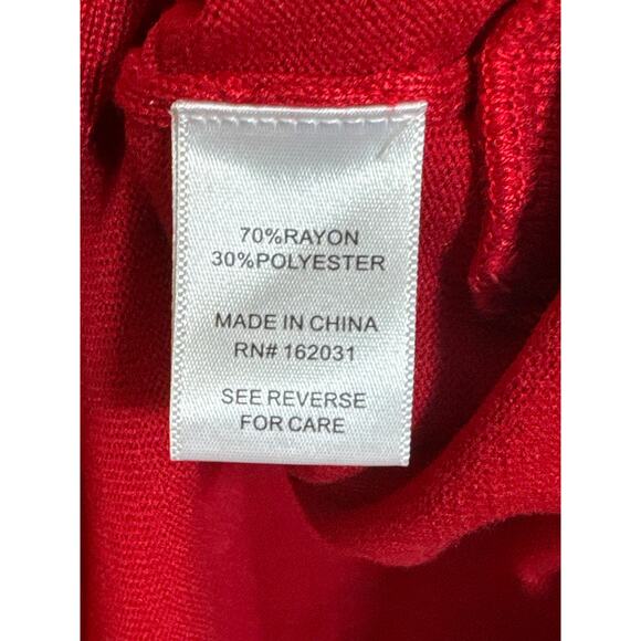 Tint & Shadow XL Red Sweater, C neck Round Hem With Tortoise Shell Look Buttons - Picture 5 of 6